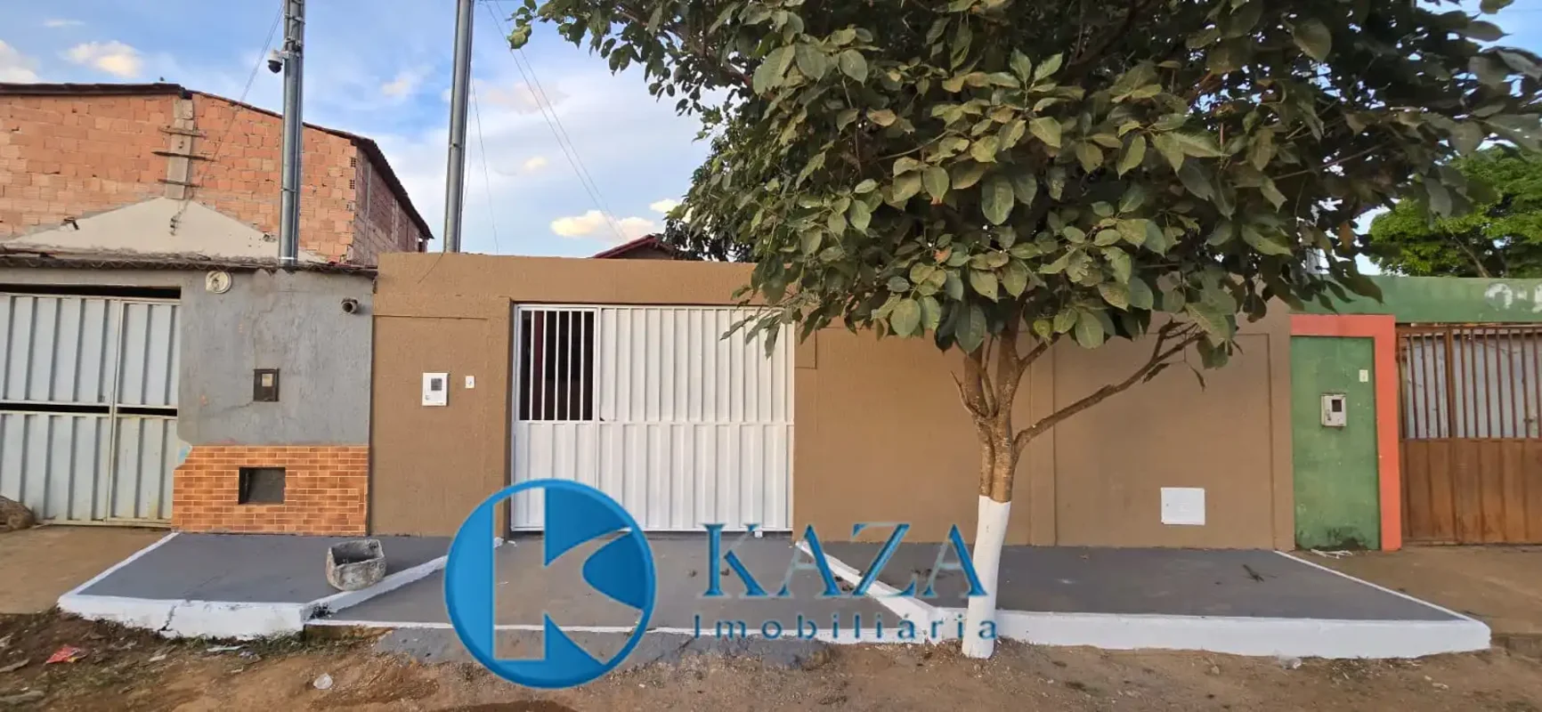 Casa de três quartos, sala, cozinha, banheiro, área de serviço.Dê uma olhada em ...