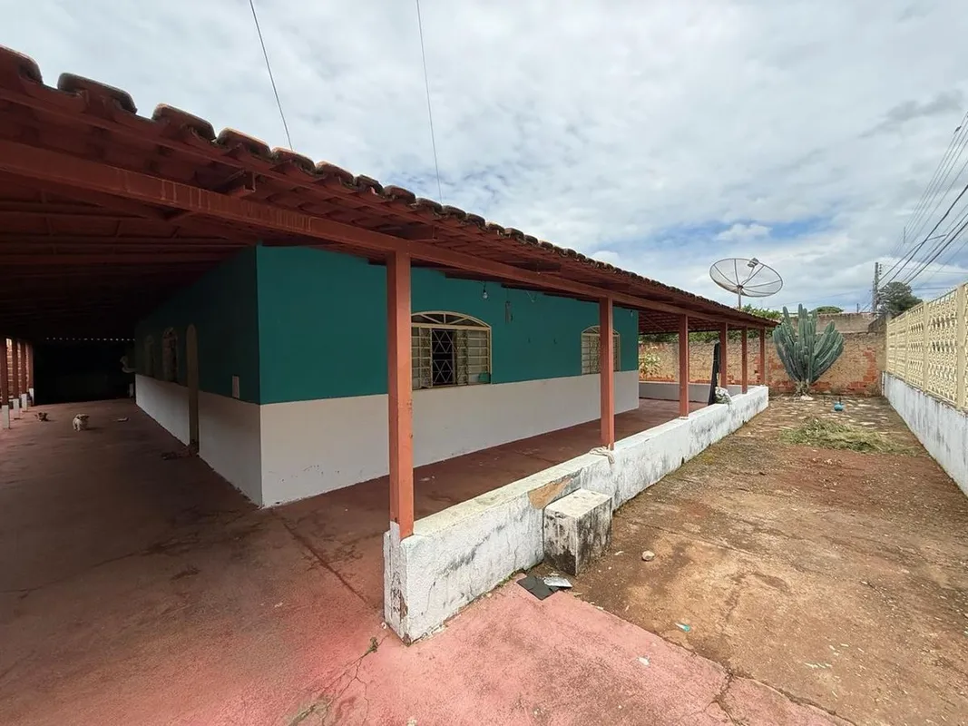 Imobiliária Solino vende excelente casa no setor de mansões, Sobradinho-DF.Excel...