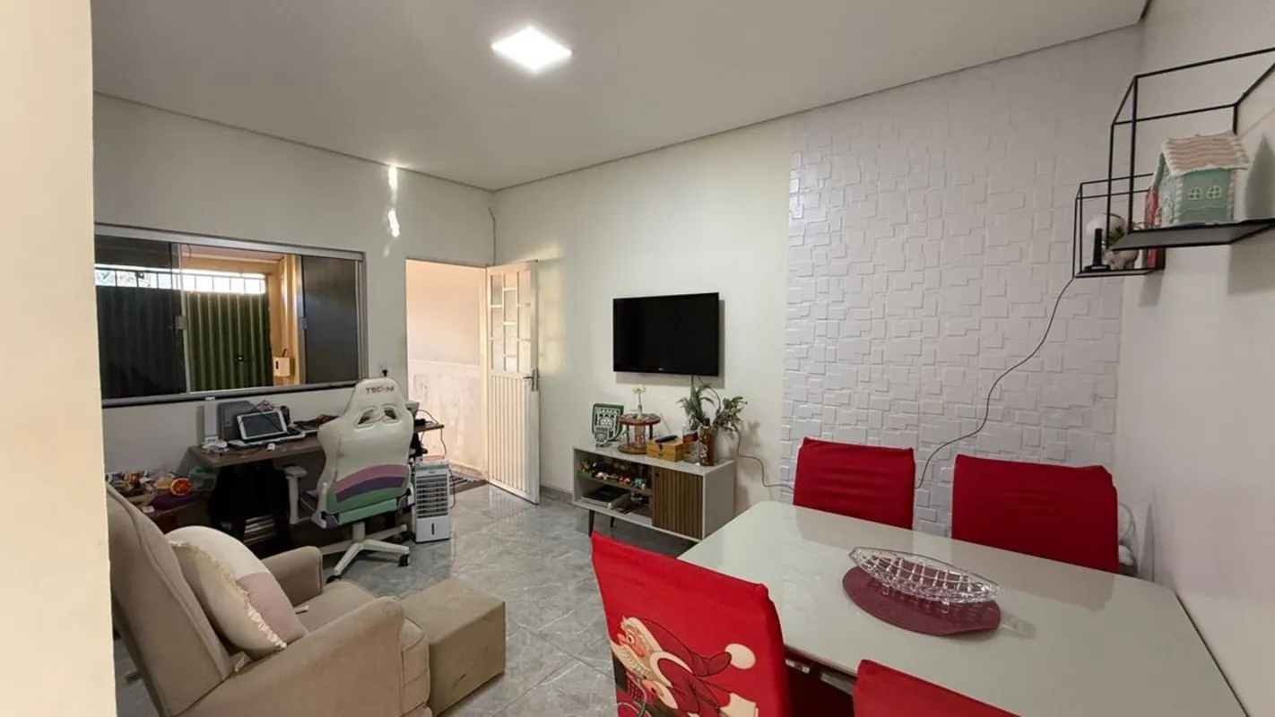 Imobiliária Solino vende excelente casa na AR-07 de Sobradinho 2.Casa composta d...