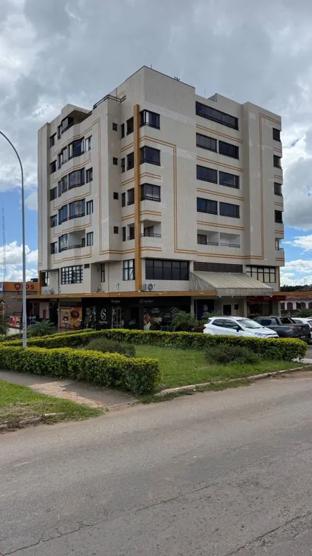 Imobiliária Solino vende excelente apartamento localizado na quadra 08 de Sobrad...
