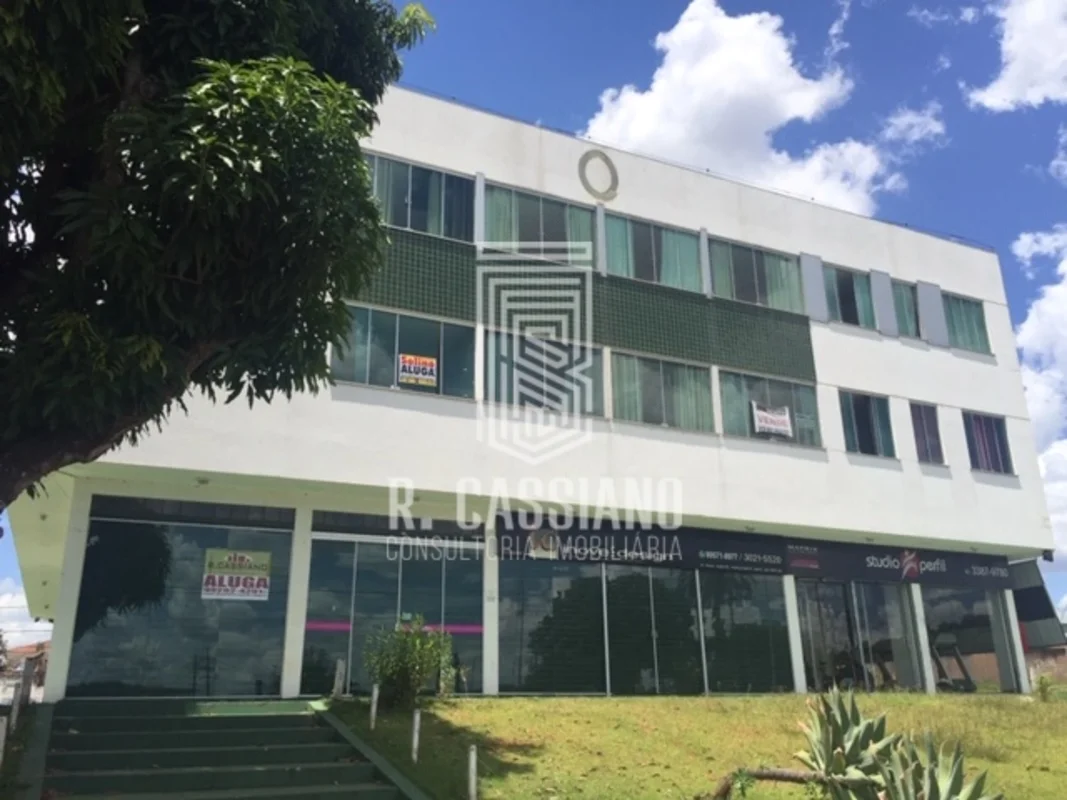 R. CASSIANO ALUGA EXCELENTE LOJA na Quadra 3 de Sobradinho, composto por:> 160m²...