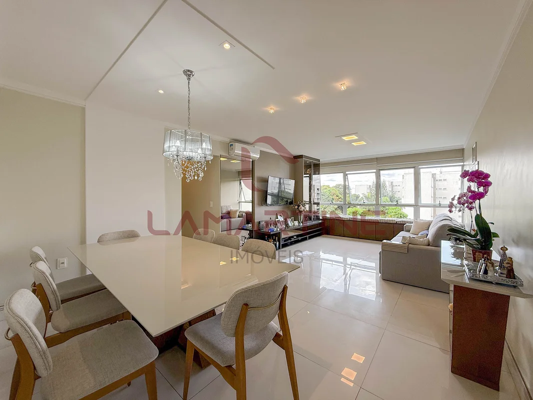 Excelente apartamento reformado, com aproximadamente 105m², localizado em uma da...