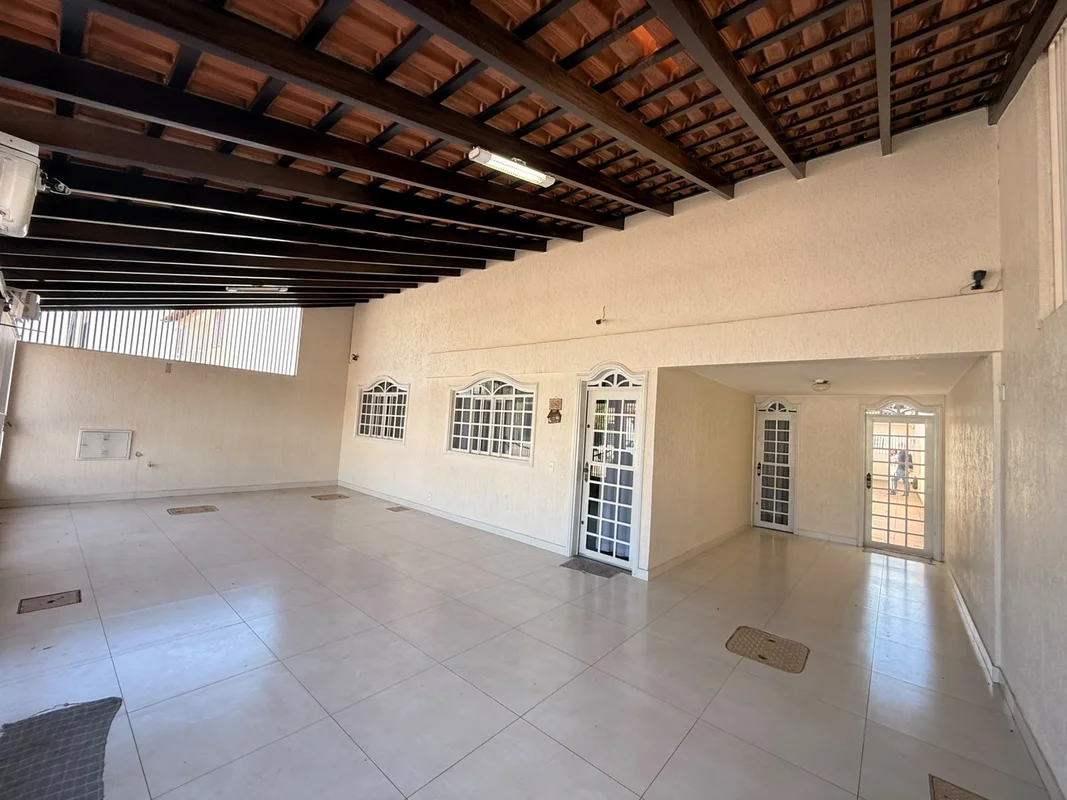 CASA AMPLA COM 2 MORADIAS À VENDA NA QNG 06 – ESCRITURADA EM TAGUATINGA NORTE Va...