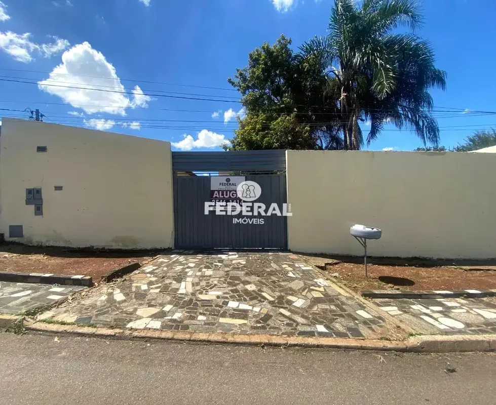 Casa para alugar em Goiânia, no bairro São Francisco. Com 3 quartos (1 suíte) e ...