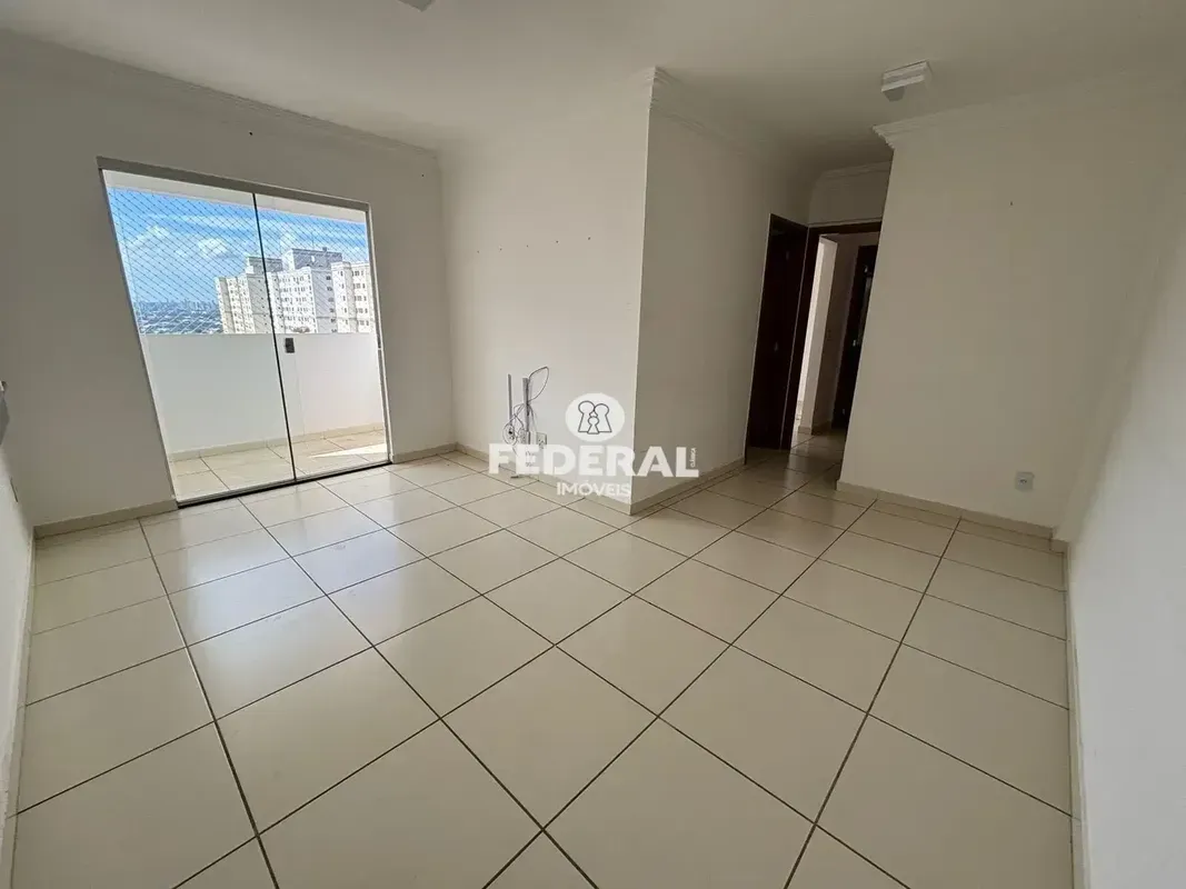 Este apartamento de dois quartos, sendo um suíte, está localizado no Setor Cândi...