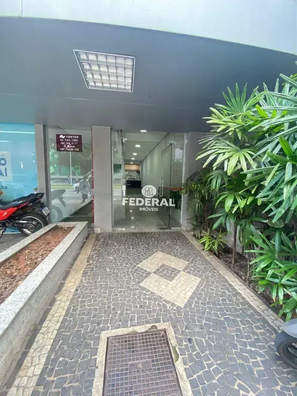 Sala com 27m², banheiro privativo, piso porcelanato, não possui vaga de garagem....