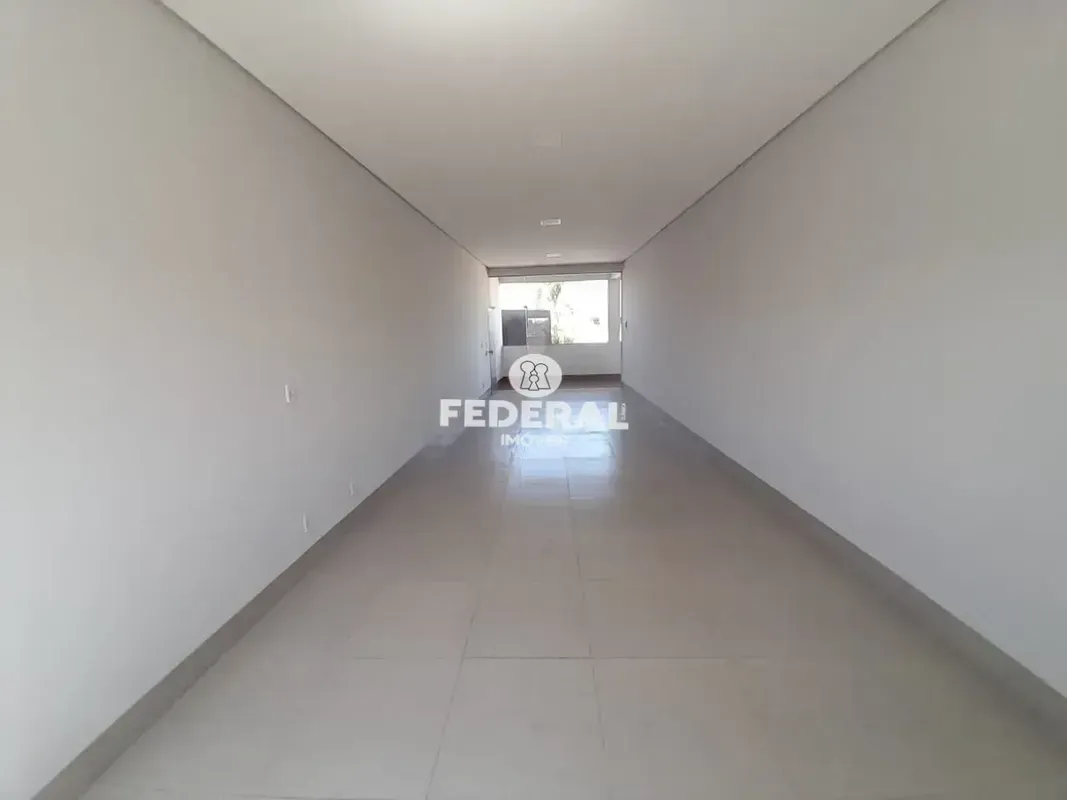 Oportunidade de sala comercial! sala no piso superior em galeria, sendo a primei...