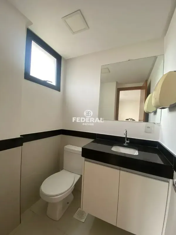 Sala com 30m², banheiro privativo, piso porcelanato, não possui vaga de garagem....