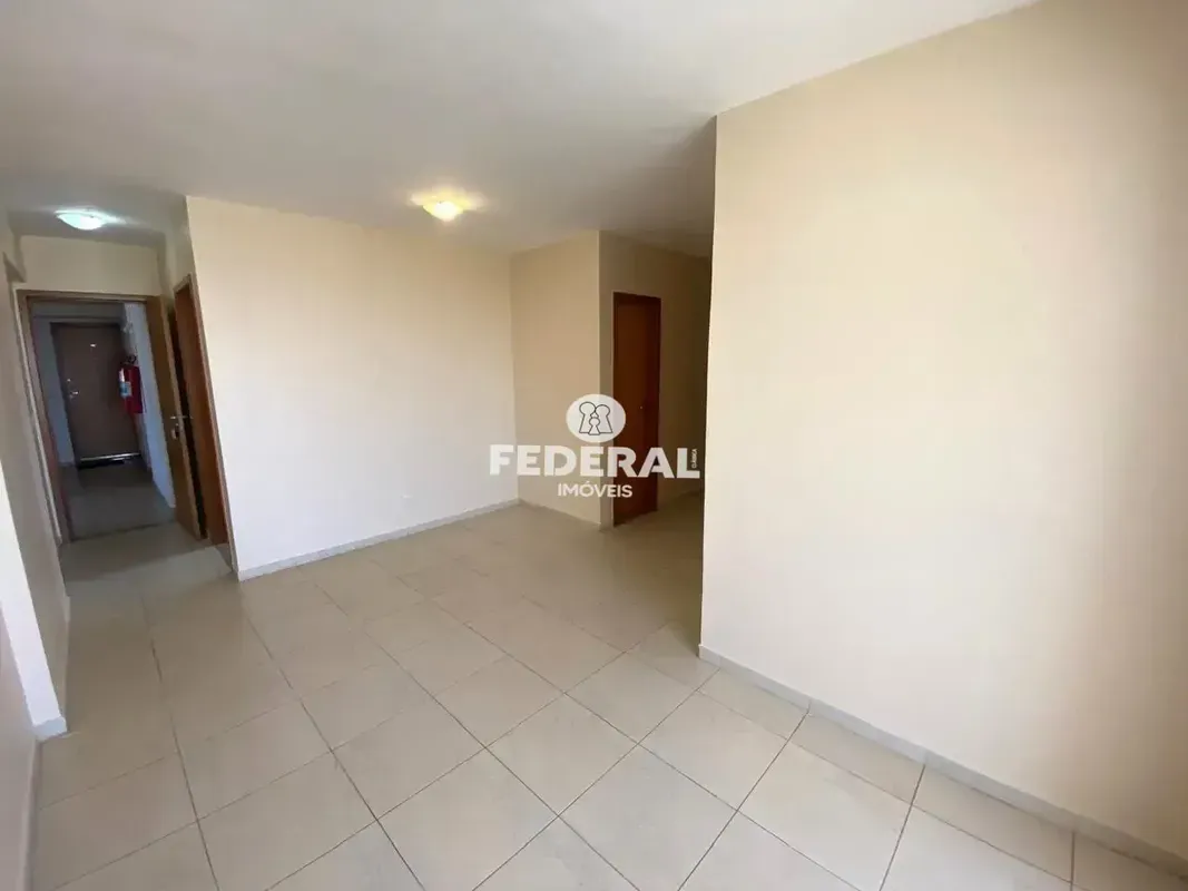 Apartamento com 03 quartos (sendo 01 suite com armários e ar condicionado), sala...