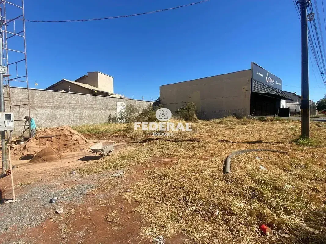 Excelente lote comercial na Avenida para locação, Atrás do Residencial Granville...