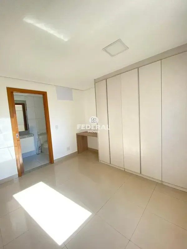 Este apartamento padrão, localizado no valorizado Setor Bueno, em Goiânia, está ...