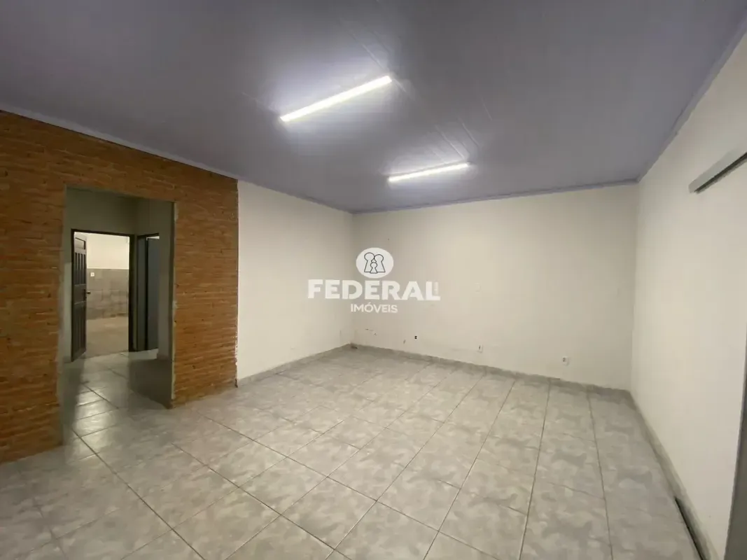 Casa para alugar em Goiânia, no bairro Vila Redencao. Com 03 quartos (sendo 1 su...