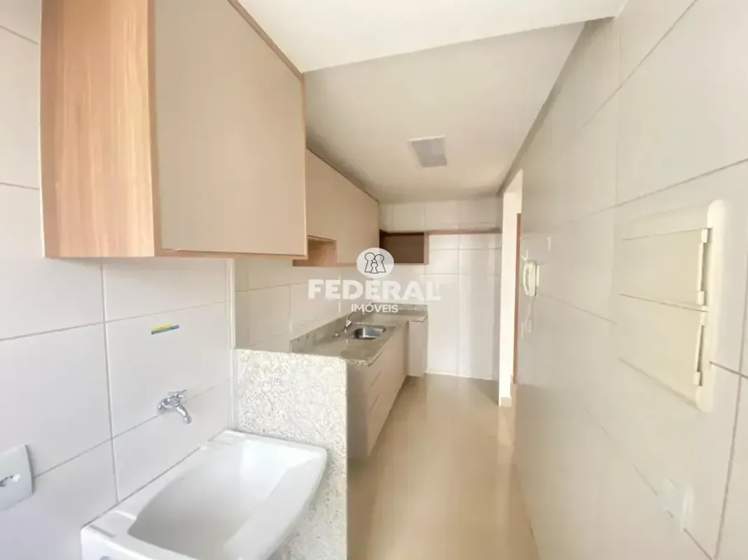 Excelente localização no baixo Bueno, sendo 01 suite com armários, sala com rack...