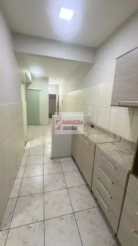 Ótima oportunidade de compra!Kitnet à venda em galeria comercial, composta por: ...