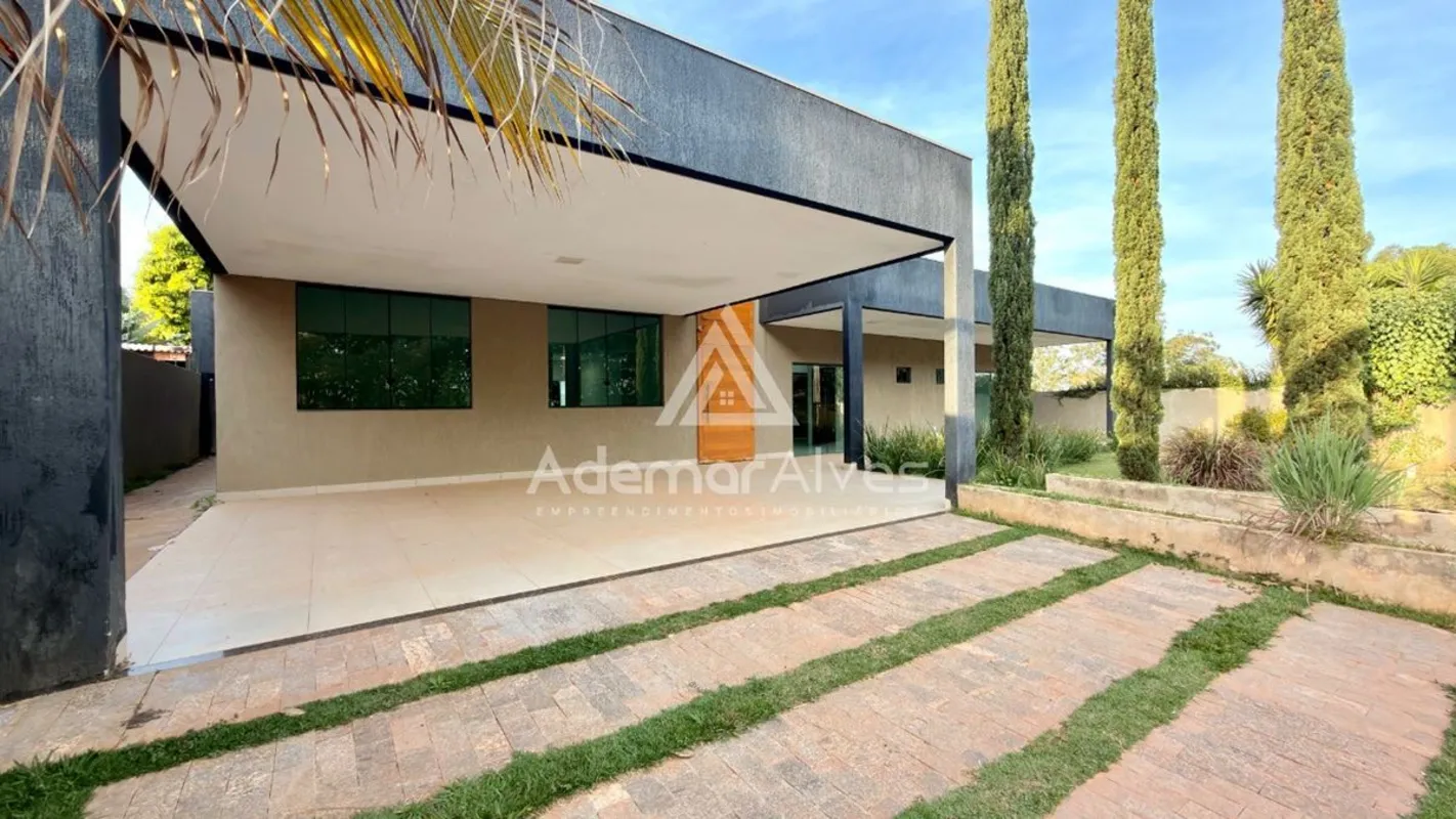 CASA SENDO OPORTUNIDADE PELO VALOR TEM QUE SER FEITO UM RETROFIT........Venha co...