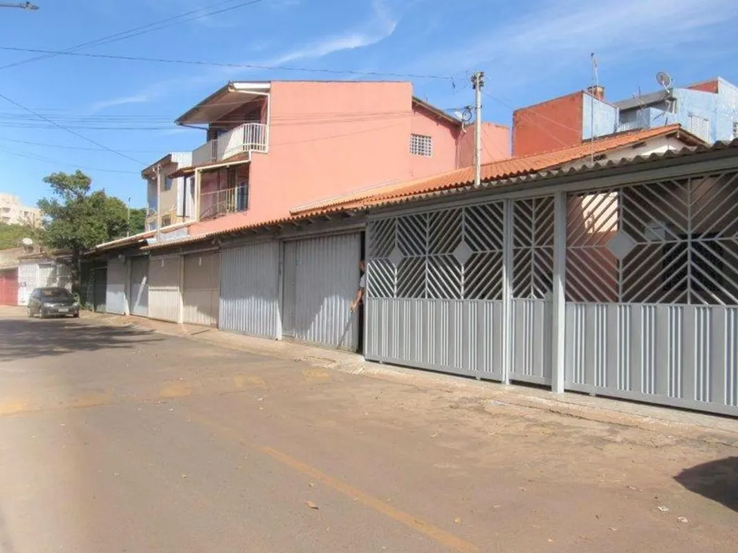 ENCELENTE CASA DE 3 QUARTOS SENDO 1 SUÍTE Imóvel com 3 quartos sendo 1 suíte, 1 ...
