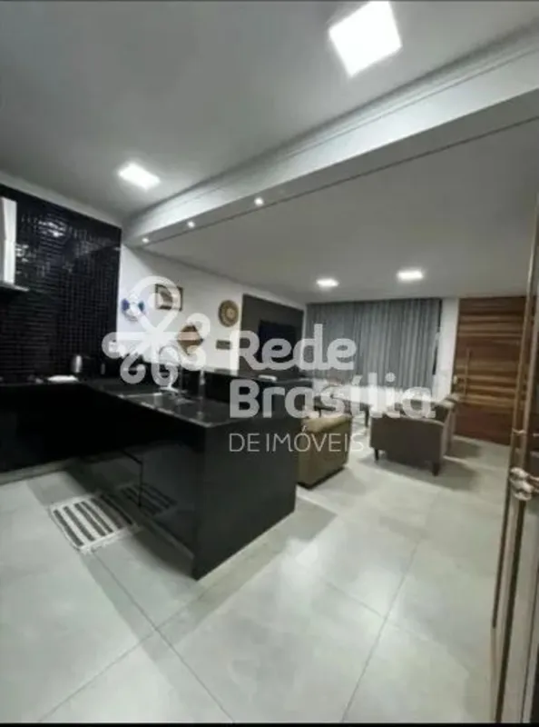 CASA MODERNA COM PISCINA AQUECIDA E EXCELENTE LOCALIZAÇÃOApresentamos esta bela ...