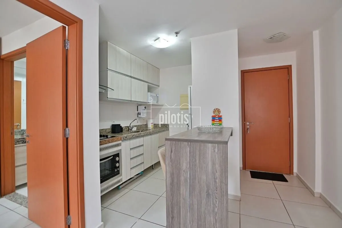 O apartamento possui sala com painel para TV e cortina, além de laje técnica pre...