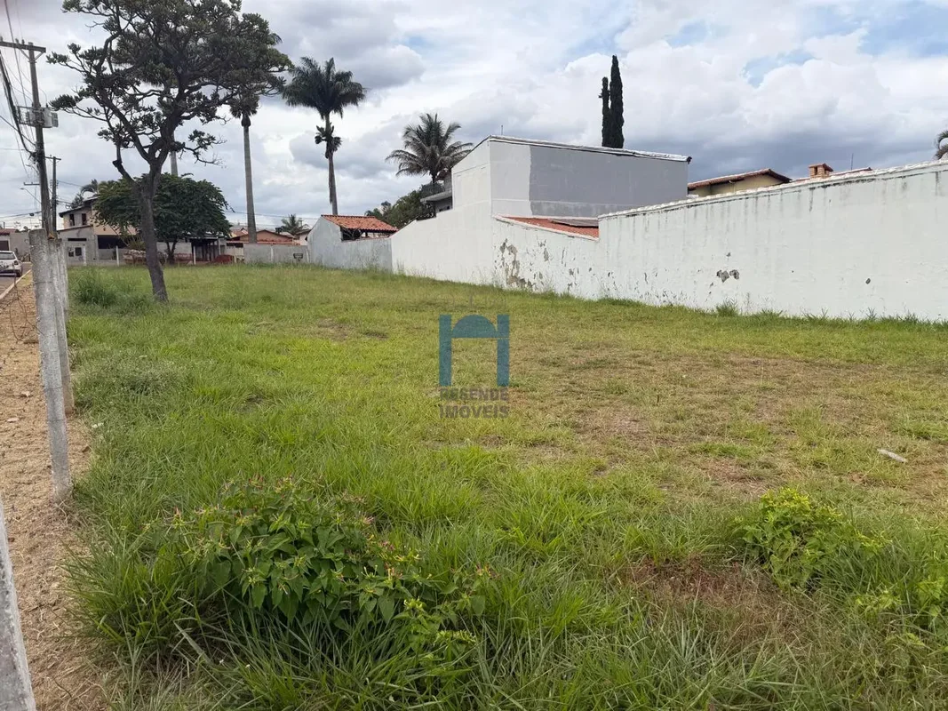 OPORTUNIDADE: Unico terreno disponível neste excelente Condomínio , maior metrag...