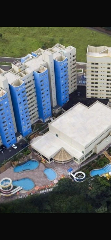 Flat, quarto com armário, ar condicionado, cama de casal e solteiro, sacada.Acei...