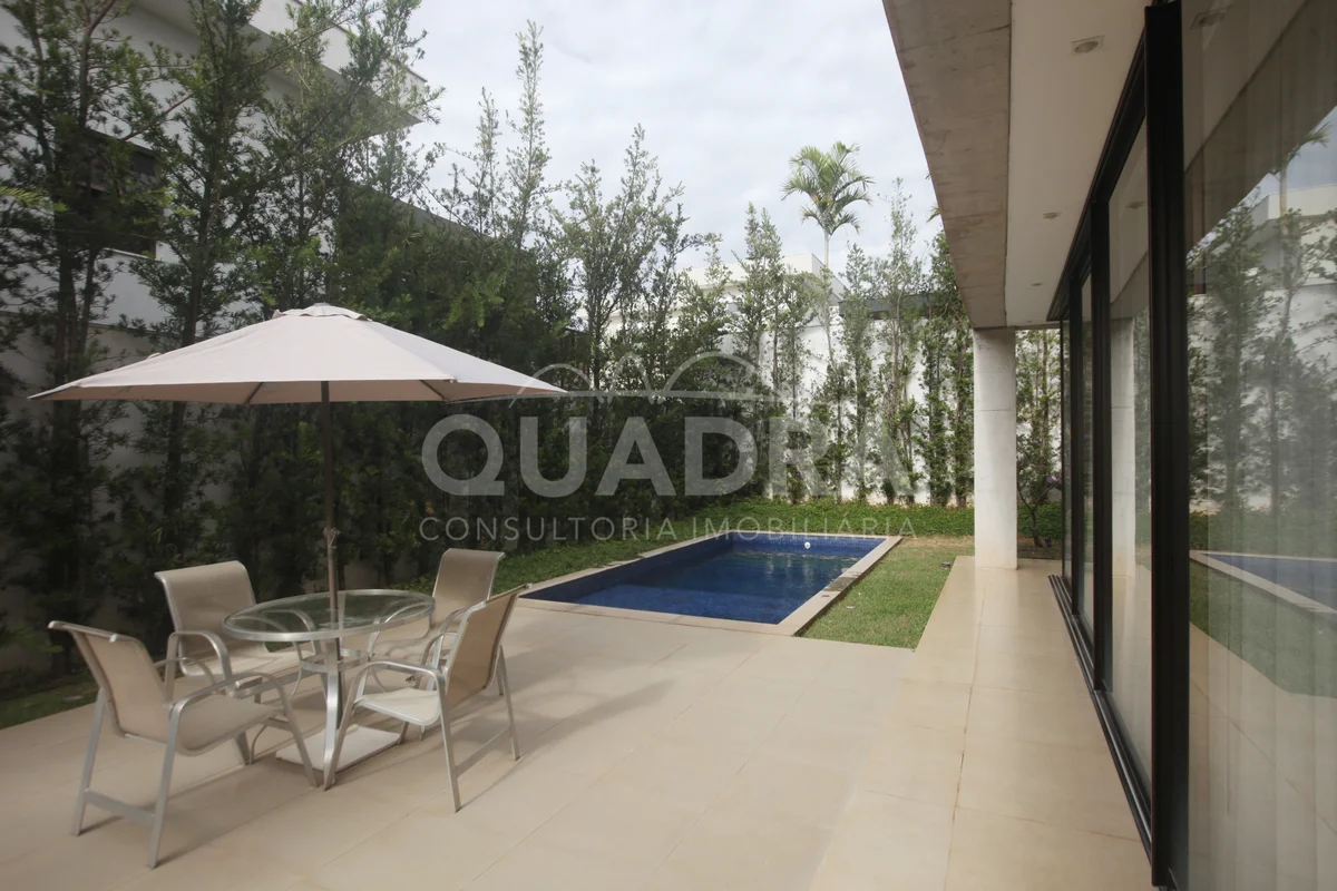 QUADRA CONSULTORIA IMOBILIÁRIA VENDE CASA COM EXCLUSIVIDADE:Uma residência singu...