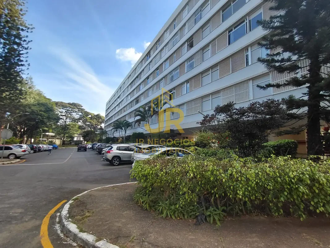 Excelente oportunidade na SQS 304, Bloco I, ASA Sul, Brasília – DF. Este apartam...