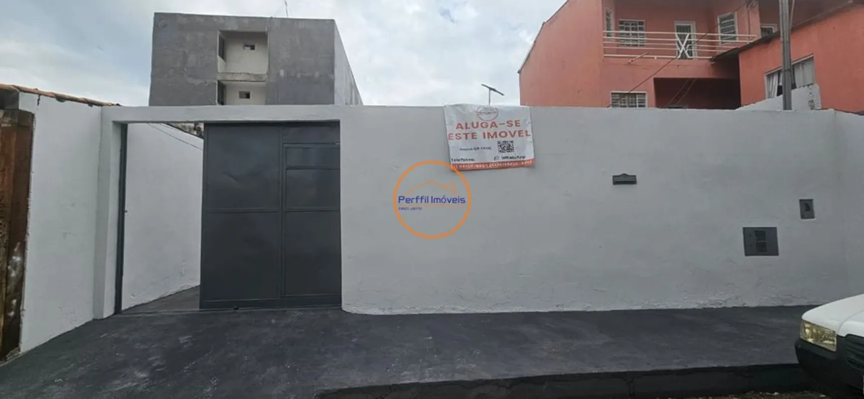 Casa sozinha em um lote espaçoso, bem localizada, com 02 Quartos, 01 Banheiro, c...