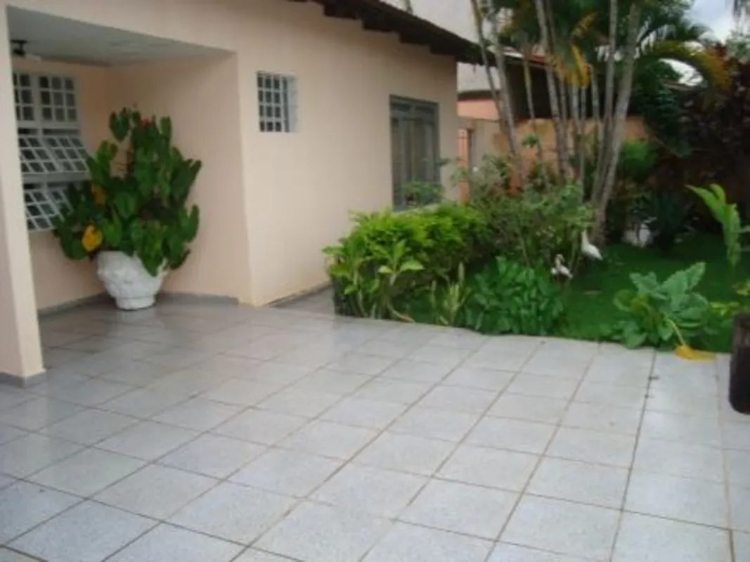 Casa espaçosa, bem estruturada e localizada em um dos bairros mais desejados e v...