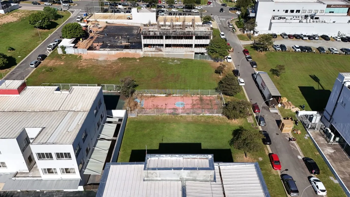 Excelente Lote Comercial no Alphaville Flamboyant â?? 360 mÂ²Oportunidade para i...