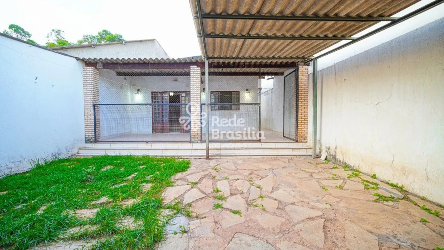 CASA À VENDA NO VARJÃO, QUADRA 10 | EXCELENTE OPORTUNIDADE DE INVESTIMENTO.Ótima...