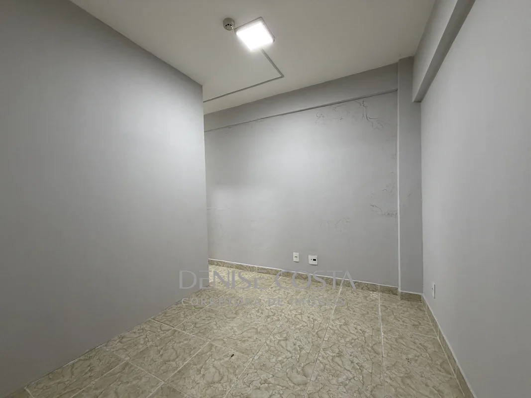 Sala Comercial em Taguatinga SulAv. Comercial SulQSA 11Área de aproximadamente 3...