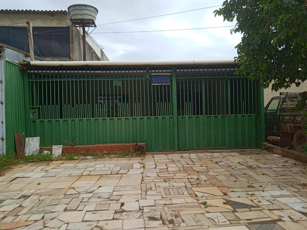 VENDE-SE UMA CASA NA QR 319 SAMAMBAIA SULO imóvel contém 02 casas, casa da frent...