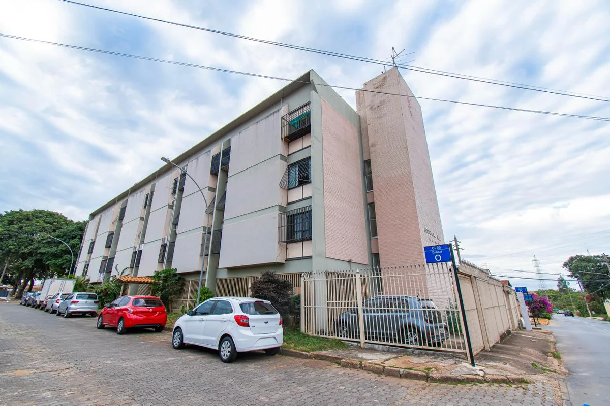 Raridade: Apartamento de 1° andar, sala, 03 quartos, armários embutidos em todos...