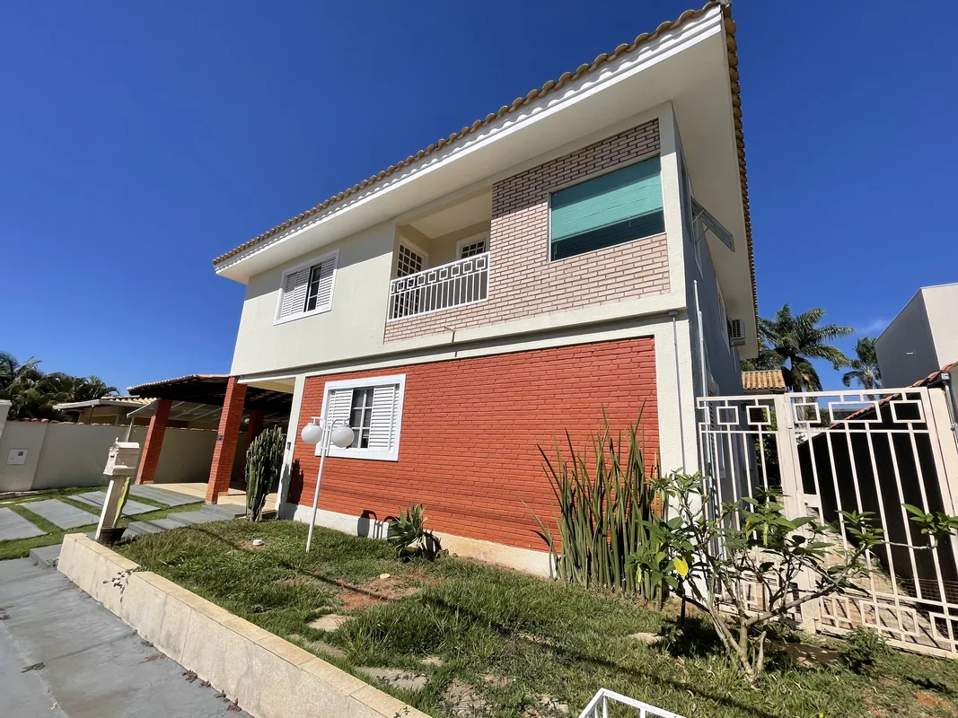 Descubra uma oportunidade única no Condomínio Solar de Brasília, localizado na c...