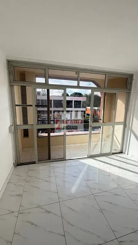 OPORTUNIDADE.CLN 404, o melhor prédio da quadra, fachada toda no granito.Kit com...