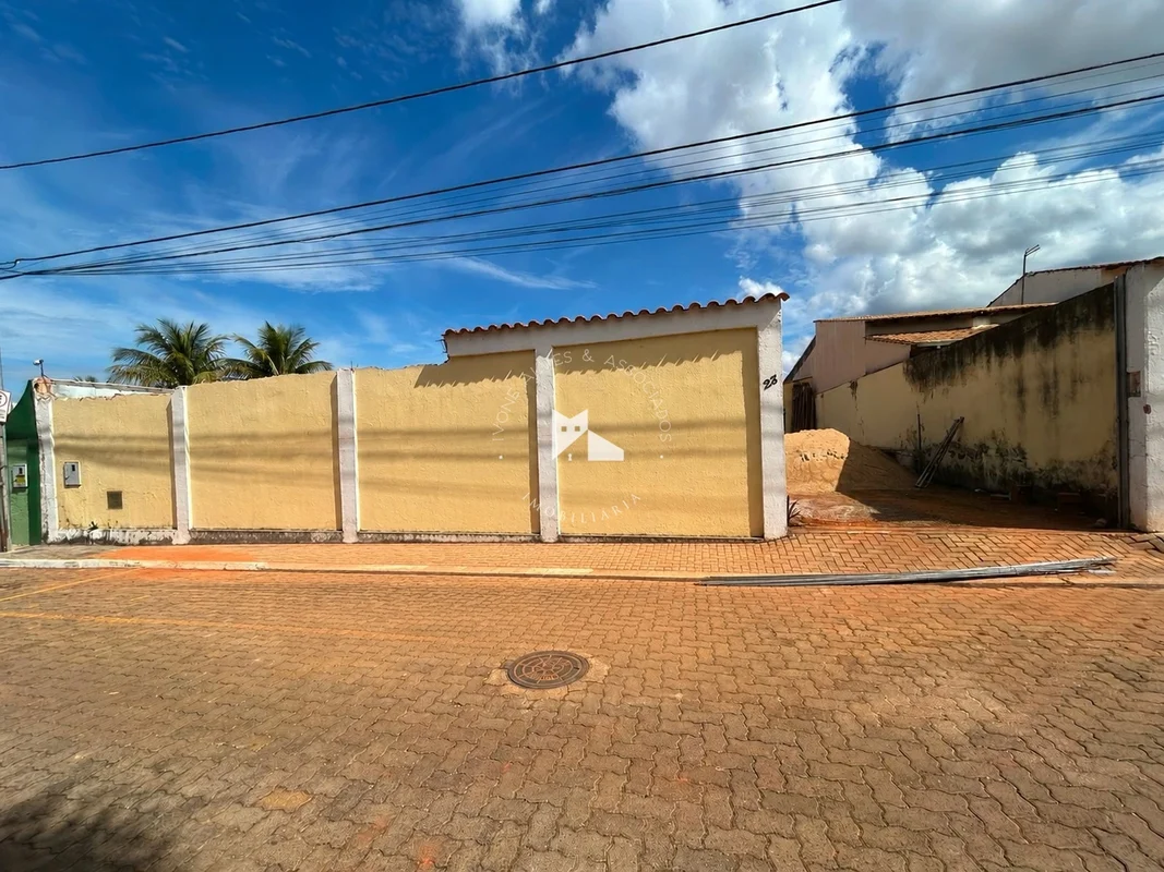 Lote em Vicente Pires, próximo ao acesso à EPTG, com edícula que conta com:- 1 q...