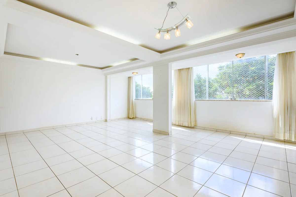 Oportunidade rara na Asa Norte SQN 106 • Bloco J181m² | Andar alto | Vista livre...