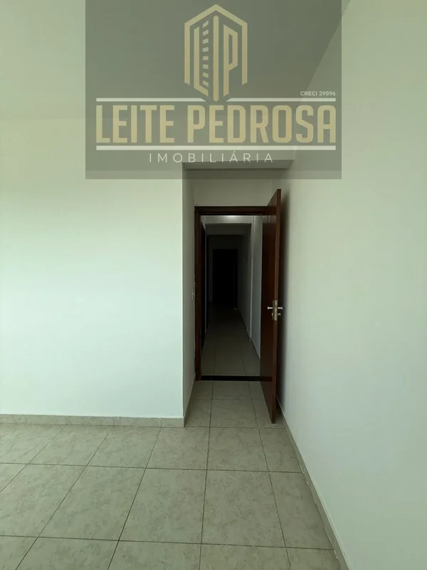 Descubra um apartamento confortável e bem localizado no Setor Habitacional Vicen...