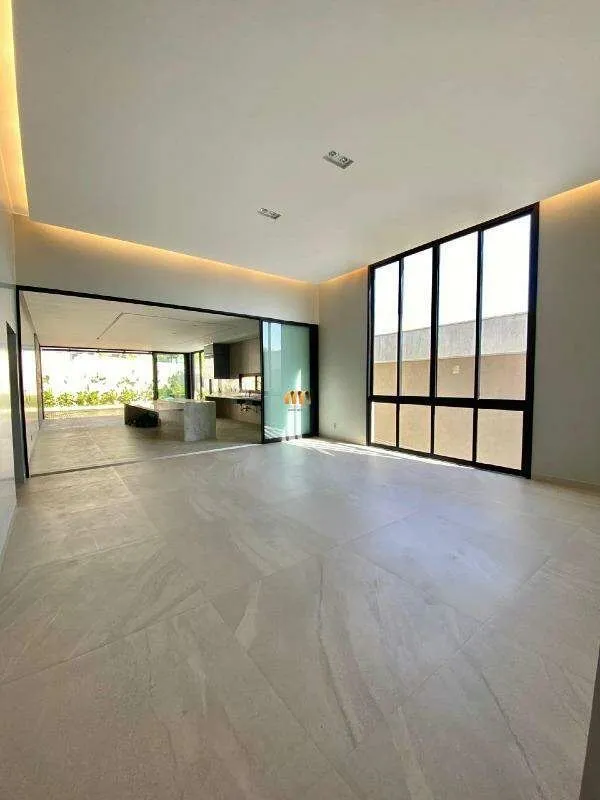 Encante-se com esta belíssima residência localizada no Residencial Anaville, em ...