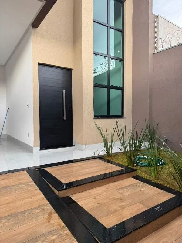 3 quartos (sendo um suíte)com closet- Sala com pé direito duplo- Iluminação em L...