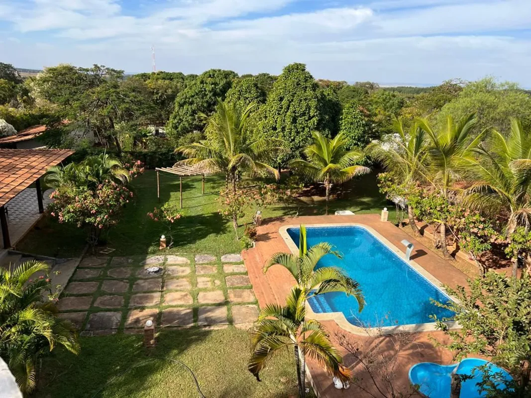 Ampla casa com 3 suites, sala, cozinha e área externa para 200 convidados, salão...