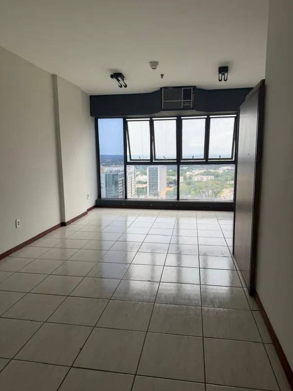 Sala comercial com:Excelente localização, no setor bancário Sul, Edifício Empire...