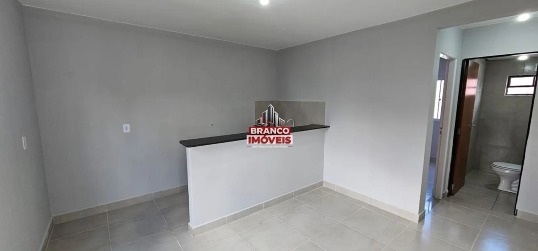 Apartamento de 1 quarto, localizado no 1º andar, totalmente reformado e com piso...