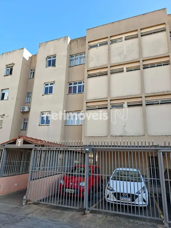 Apartamento com excelente localização, composto por 2 quartos, banheiro social, ...