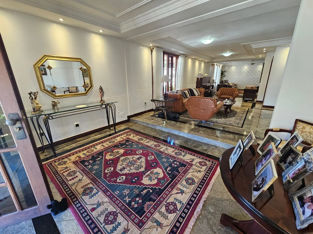 A Direct Prime vende excelente casa térrea na Qi13 do Lago Sul.Com aproximadamen...