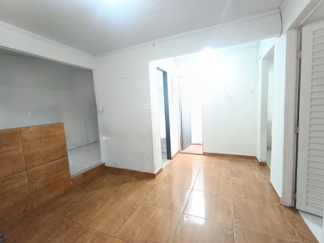 CASA 02 QUARTOS QD 11 VARJÃO.CONSTRUÇÃO SIMPLES DIVIDIDA EM 02 QUARTOS, BANHEIRO...