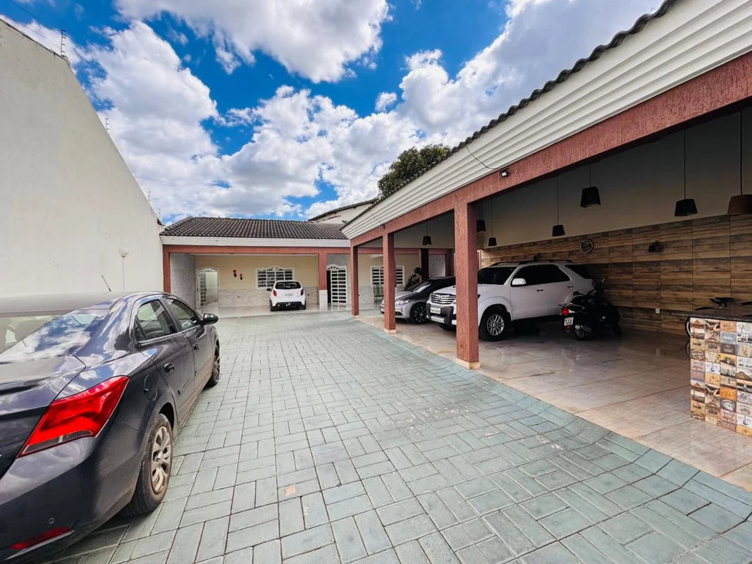 CASA COLONIAL DE ALTO PADRÃO NO SETOR TRADICIONAL DE BRAZLÂNDIA* Lote de 868m²* ...