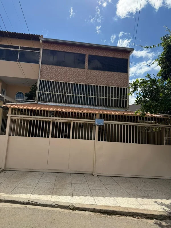 Excelente Sobrado em Samambaia Norte QR 404 "Parte térrea (garagem para 3 carros...