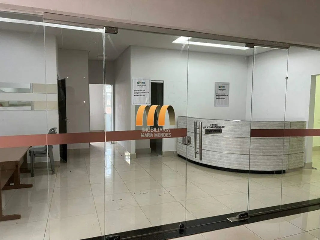 Sala comercial disponível para locação, localizada no segundo andar, com excelen...
