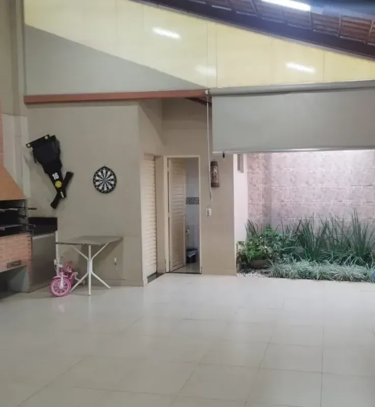 Casa em condomínio, de esquina, com 225m² no porcelanato e com Energia solarSão ...